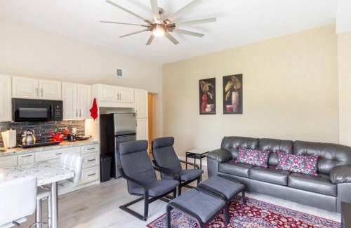 Imperial Point Apartment | Fort Lauderdale guest house