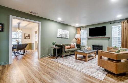 North Hi Mount House | Fort Worth Cottage Retreat