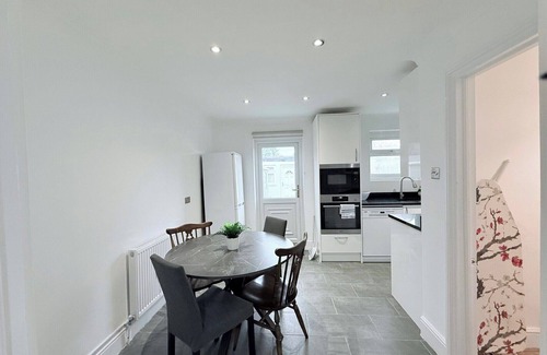 Heath House | Fountain House-Sleeps 5-Central Dagenham-Parking