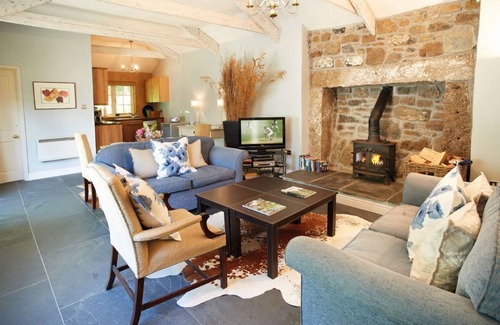 Helston House | Four and a half miles south of Helston, this delightful cottage is situated on a tranquil estate.