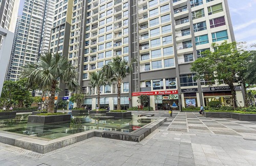 Hang Xanh Apartment | Four-Bedroom Deluxe Apartment with City View