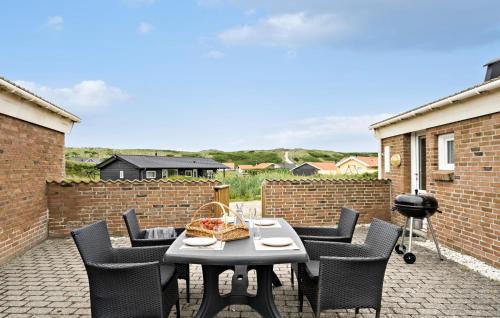 Bjerregard Strand House | Four-Bedroom Holiday Home In Hvide Sande