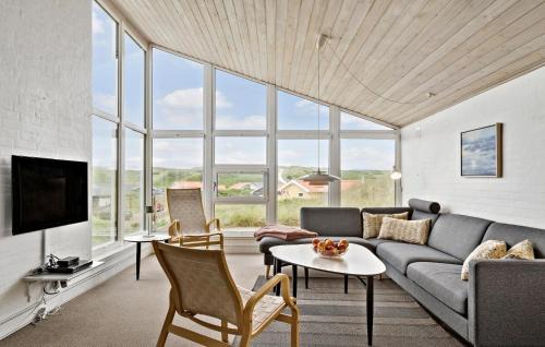 Bjerregard Strand House | Four-Bedroom Holiday Home In Hvide Sande
