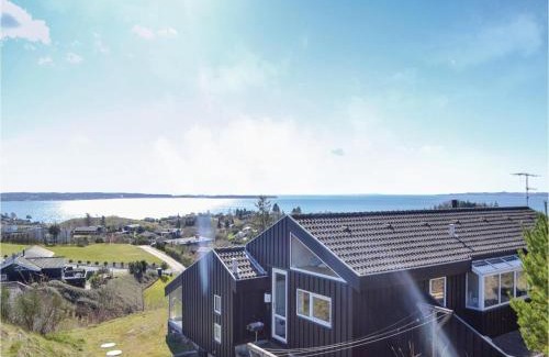 Handrup Strand House | Four-Bedroom Holiday Home In Ebeltoft