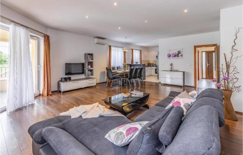 Heki House | Four-Bedroom Holiday Home In Pazin