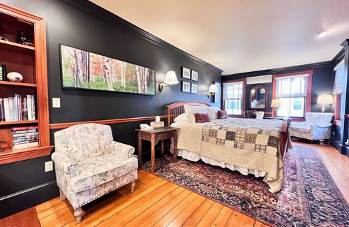 Newfane Bed & Breakfast | Four Columns Inn