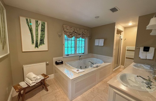 Newfane Bed & Breakfast | Four Columns Inn