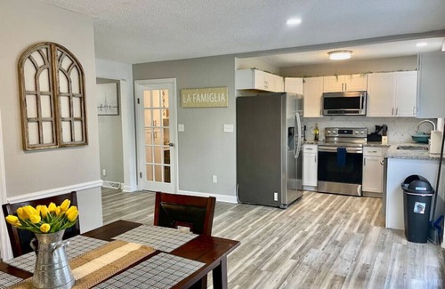 Greensboro House | Four Farms · Specious 3 bedroom home with vibrant outdoor