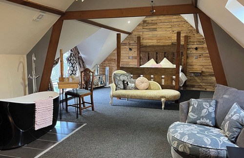 Kilmington Hotel | Four-poster suite