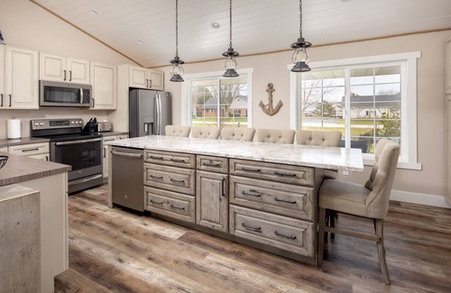 Pointe aux Roches Cottage | Four Season Waterfront Cottage with Hot Tub & Games Room