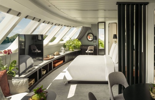 Koror Boat Rental | Four Seasons Explorer, Palau - Cruising Resort