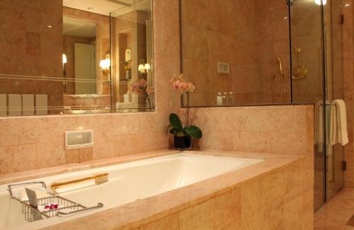 Orchard Hotel | Four Seasons Hotel Singapore