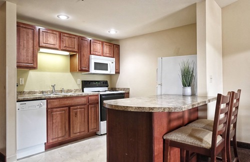 Pembine Apartment | Four Seasons Island Resort