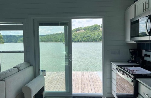 Russell Springs Boat Rental | Four Suns