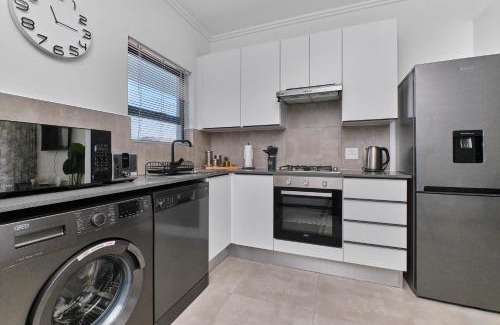 Greater Johannesburg Metropolitan Area Apartment | Fourways Luxe Haven, 6mins to Montecasino