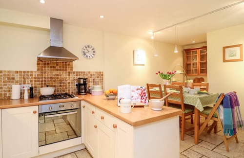Chagford Cottage | FOX HAT COTTAGE, pet friendly, character holiday cottage in Chagford