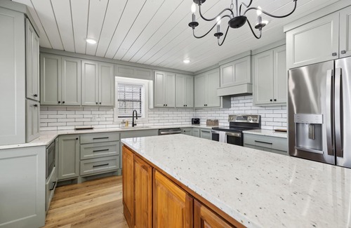 Lawrenceburg Cottage | Fox Haven Retreat-modern Cabin-acres of Priv Land