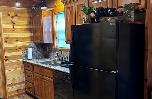 New Boston Cabin | Fox Run Cabin with WiFi right on 130 mile Hike-Bike and Equestrian trail.