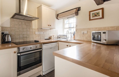 Boncath Cottage | Foxglove Cottage - sleeps 2 guests in 1 bedroom