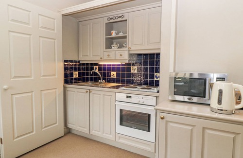 Bourton-on-the-Water Cottage | FOXHILL FARM BARN, with a garden in Bourton-On-The-Water
