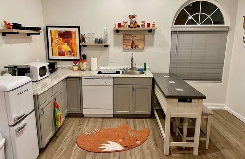 Ahwahnee Apartment | Foxs Den/Hot Tub/Bbq/Queen Bed/Sleeps 2