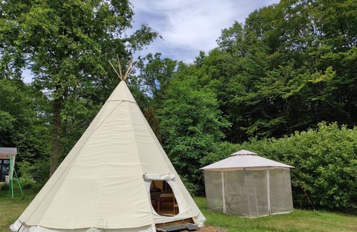 Eclaron-Braucourt-Sainte-Liviere RV Rental | Tipi Dans la Clairière au Bord du Lac Du Der