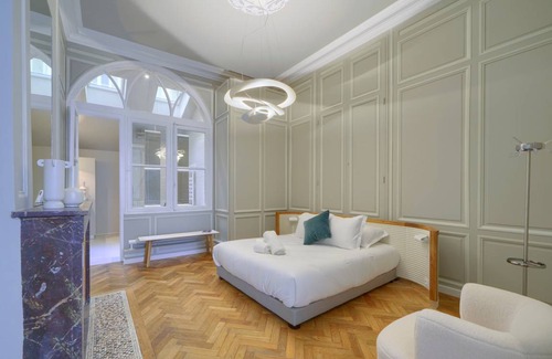 Bordeaux City Centre Apartment | 80 m² Apartment ∙ 1 bedroom ∙ 4 guests
