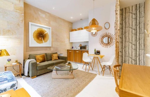 Hotel de Ville - Quinconces Apartment | 40 m² Apartment ∙ 1 bedroom ∙ 2 guests
