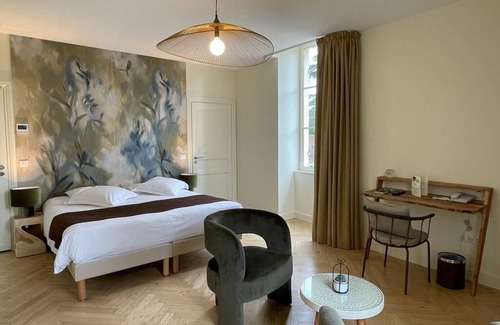 Rouffignac-Saint-Cernin-de-Reilhac Hotel | Le Manoir des Cèdres