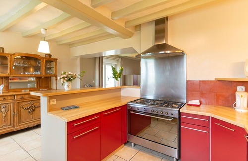 Saint-Christophe-en-Champagne Cottage | Cozy Gîte with Private Bathrooms, Terrace, and Garden near Le Mans - Sleeps 8
