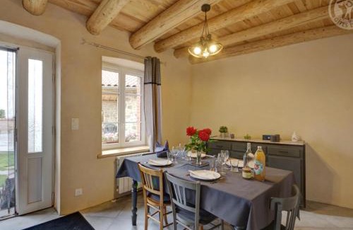 Saint-Hilaire-Cusson-la-Valmitte House | Maison rénovée 2019, idéale familles et amis, terrasse, proche ferme laitière - FR-1-496-206