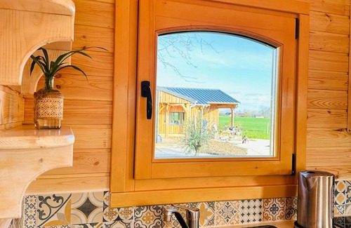 Faverolles Cottage | Authentic caravan with heated pool and breakfast included