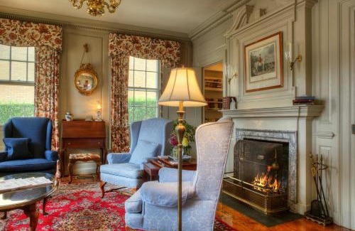 Yachting Village Bed & Breakfast | Francis Malbone House