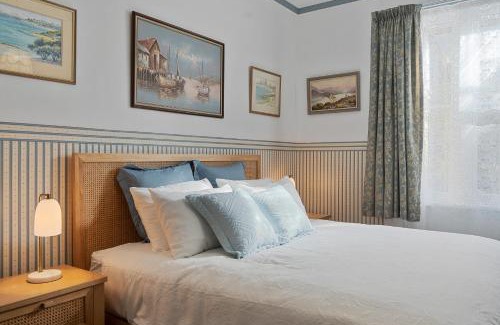 Franklin Bed & Breakfast | Franklin Lodge Huon Valley Iris Room