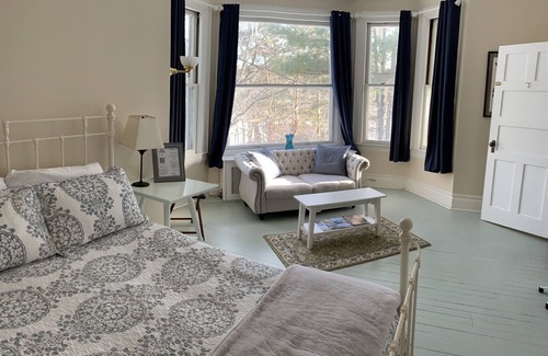 Saranac Lake Bed & Breakfast | Franklin Manor - Queen Suite