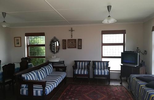 Franskraal House | Franskraal-Bit of Salt-Rustic Family Beach House-From R1650 per night, sleeps 6,min 2 nights