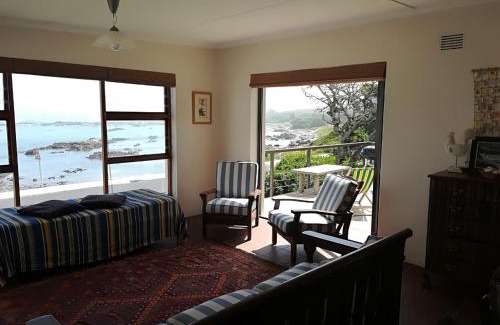 Franskraal House | Franskraal-Bit of Salt-Rustic Family Beach House-From R1650 per night, sleeps 6,min 2 nights