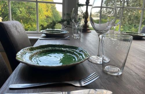 Axvall House | Fredriksons Vilt, Vin & Pensionat