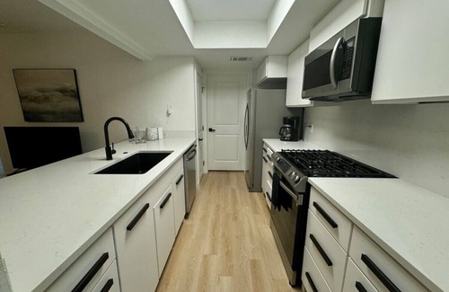 East Oak Hill House | Free $100~2 King BR~Priv Baths~Pet Friendly~Park