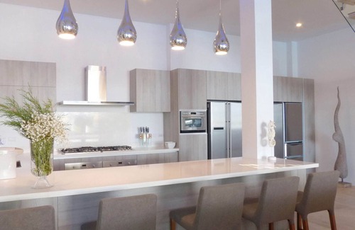 Wichit Villa | FREE $900 Daily Luxury Pack - 10-Bed Beachfront Villa - Private Pool, Spa & Gym