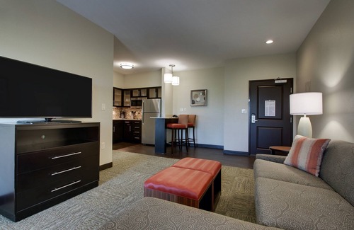 The Colony Condo | Free Breakfast Buffet! Luxurious King Bed! Pool Access!