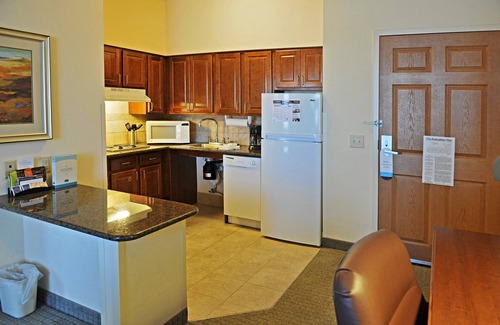 Oconomowoc Condo | Free Breakfast | Great for Business Travelers!