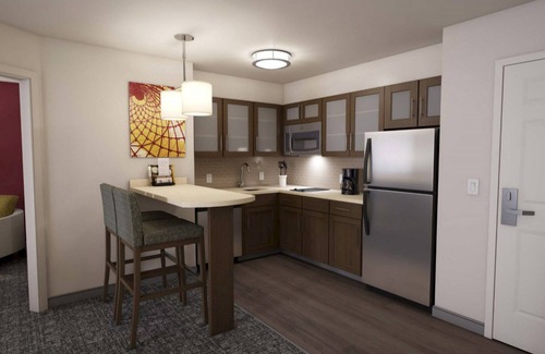 Lafayette Condo | Free Breakfast. Indoor Pool. Great for Groups + Only 5 Miles to Purdue University.