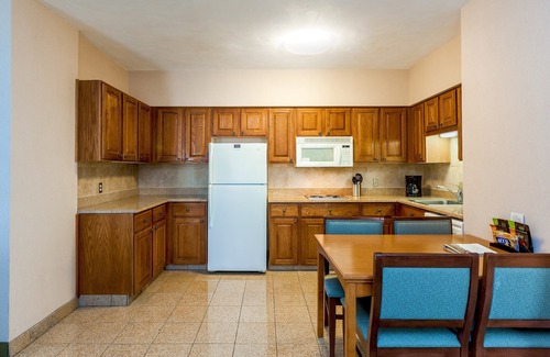Shearer Hills - Ridgeview Condo | Free Breakfast + Outdoor Pool and Hot Tub | 15 Minutes from the Riverwalk!