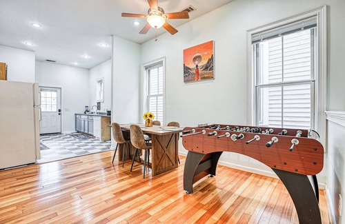 Metropolitan Apartment | Free Early Check-In - 5 min to DT - Summer Getaway - Private Balcony + Telescope
