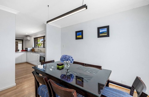 Bull Creek House | Free Flowing 3 Bedroom Family Home With Great Outdoors and Indoor Living Spaces