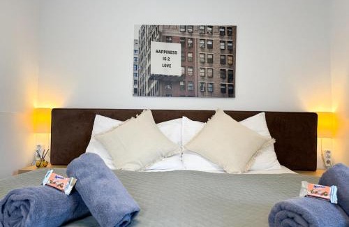 Favoriten Apartment | Free Parking - CityView Apartment - Rooftop-Terrace - Central Station