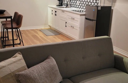 Ahuntsic Apartment | Free Parking-Cozy 3 1/2 - 1BR near metro station