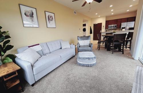 Kutzky Park Apartment | Free Parking, New Apartment, Steps From Mayo!