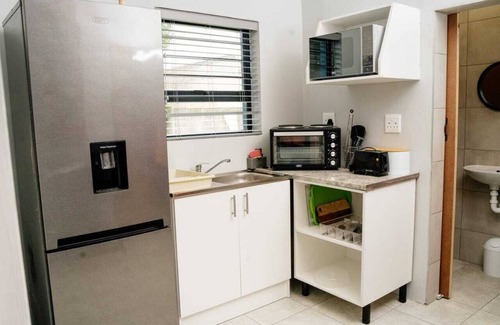 Port Elizabeth Apartment | Free Parking, WIFI, Barbecue, Full Kitchen, Garden, Private Bathroom, Cozy
